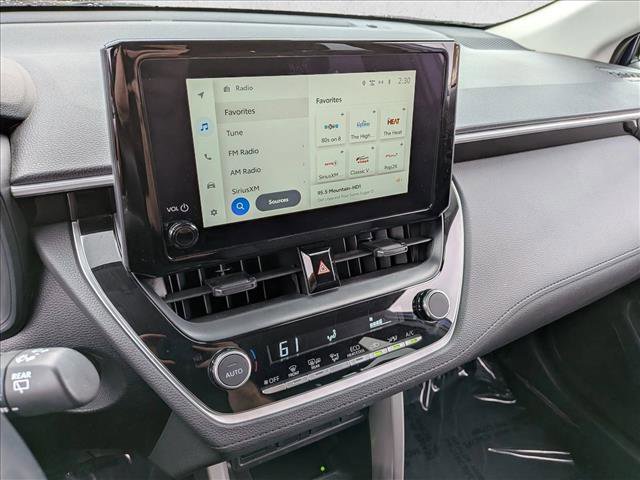 Used 2025 Toyota Corolla Cross LE image 12
