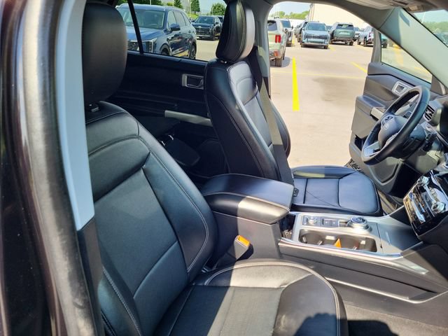 Used 2021 Ford Explorer Limited w/ Hybrid Equipment Group 310A AWD/4WD image 18