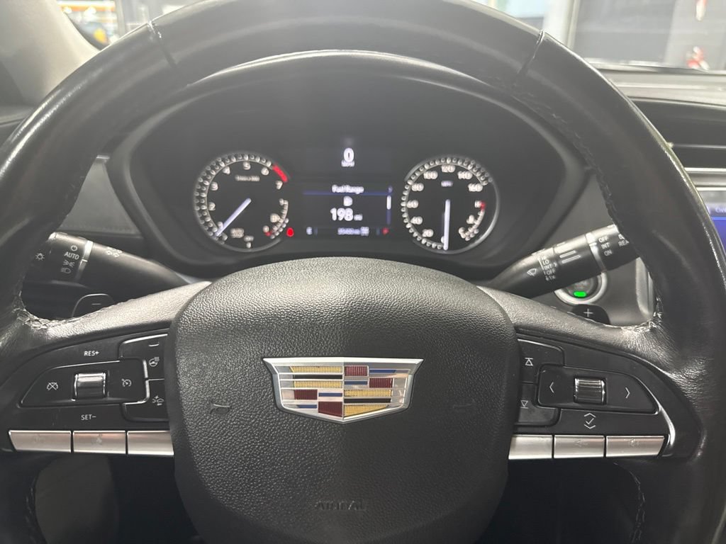 Used 2023 Cadillac XT4 Luxury w/ Cold Weather Package AWD/4WD image 22