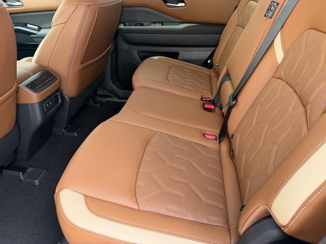 New 2026 Nissan Pathfinder Platinum w/ Cargo Package AWD/4WD image 10