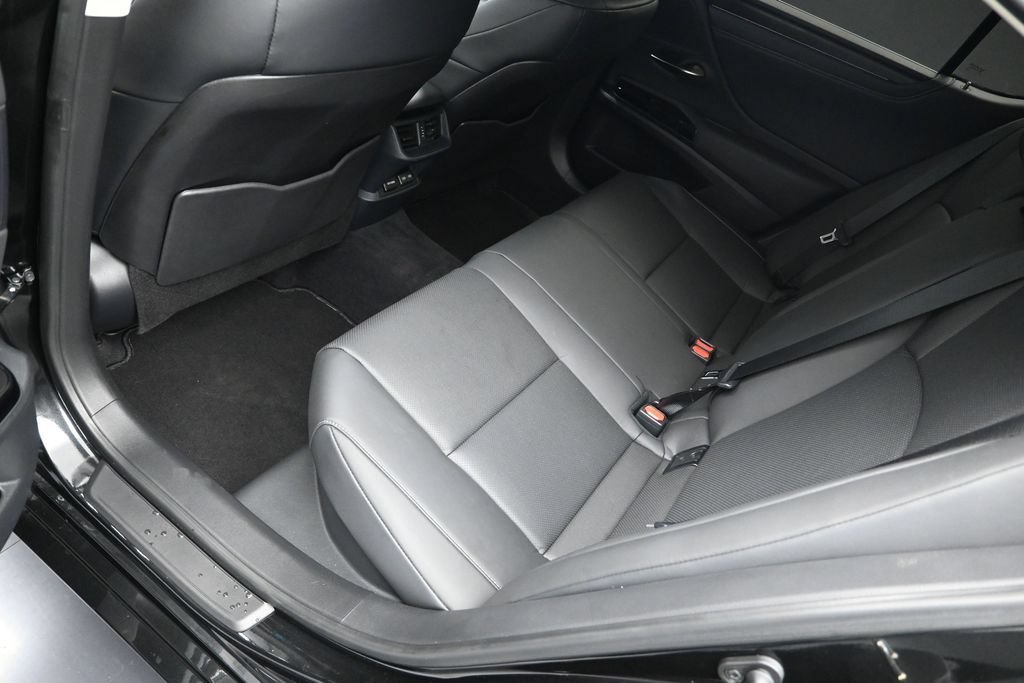 Used 2025 Lexus ES 300h w/ Premium Package FWD image 22