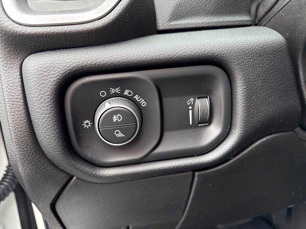 Used 2024 RAM 2500 Big Horn w/ Sport Appearance Package image 21