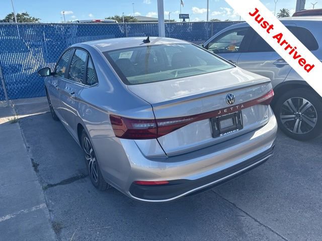 Used 2025 Volkswagen Jetta SE FWD image 13