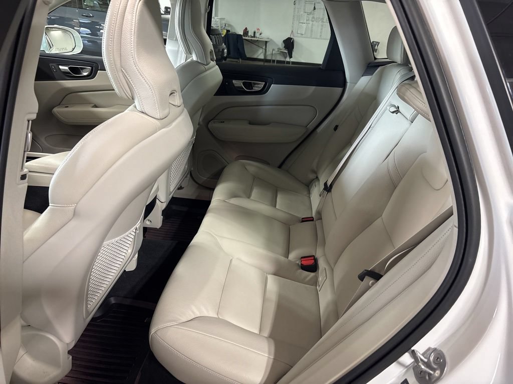 Used 2023 Volvo XC60 B5 Plus w/ Climate Package AWD/4WD image 28
