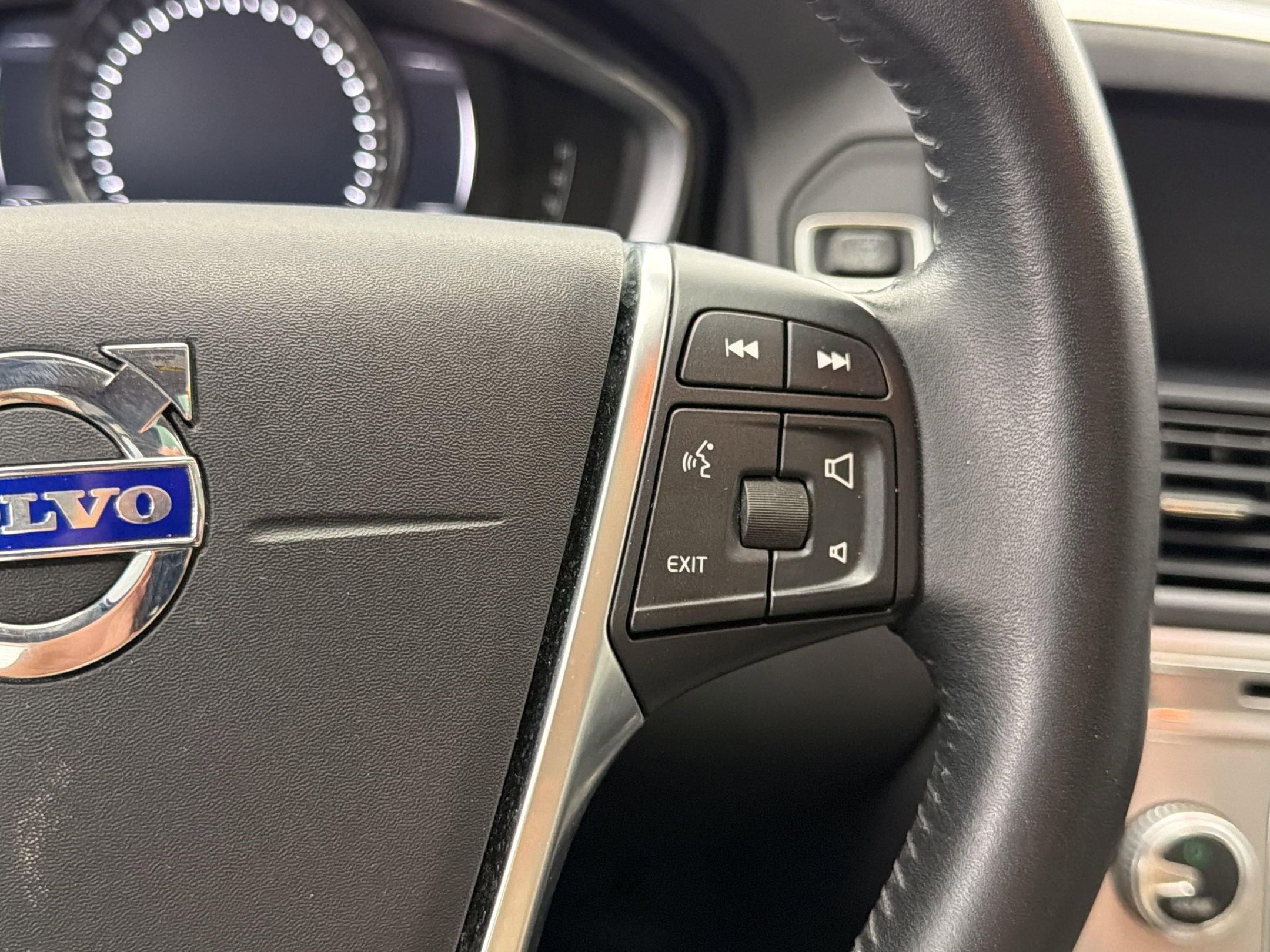 Used 2017 Volvo XC60 T5 Dynamic w/ Preferred Option Package FWD image 27