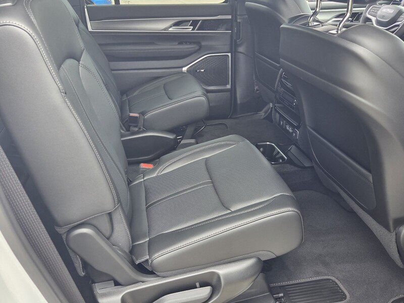 New 2026 Jeep Grand Wagoneer L 4WD w/ Premium Group I image 15