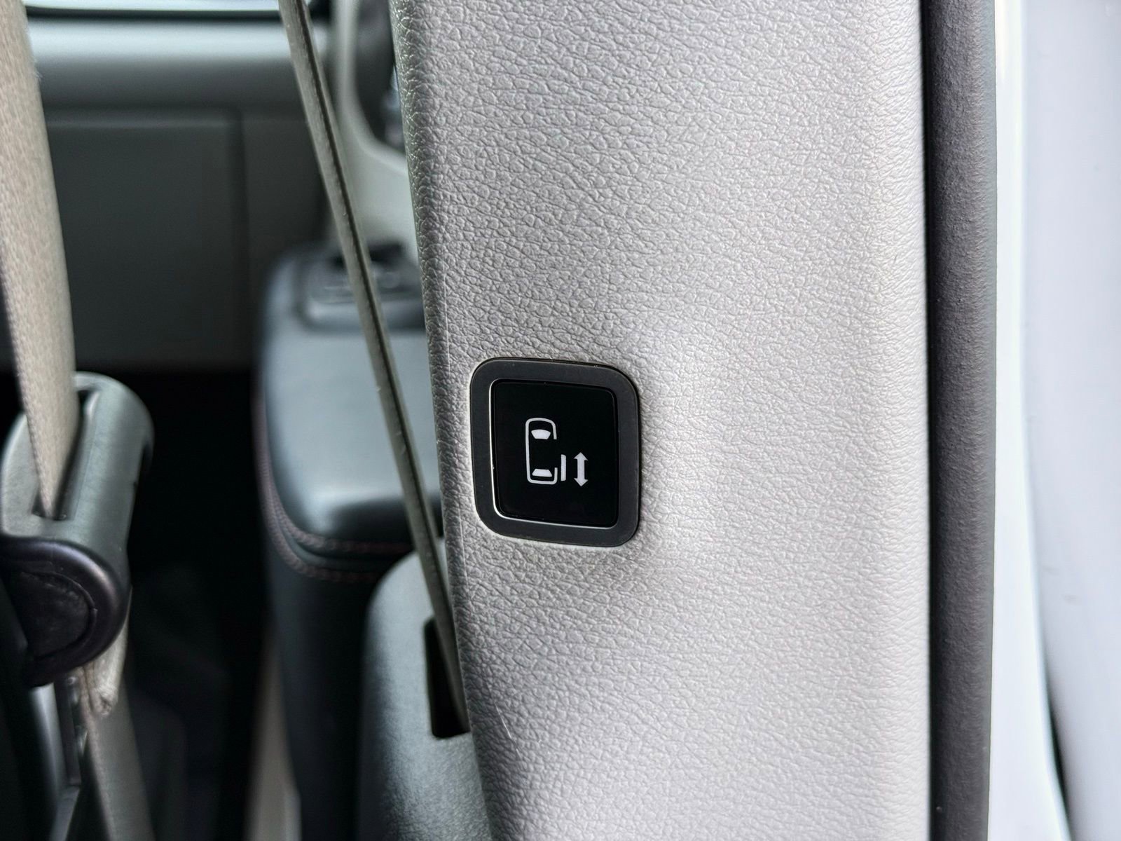 Used 2018 Chrysler Pacifica Touring-L image 21