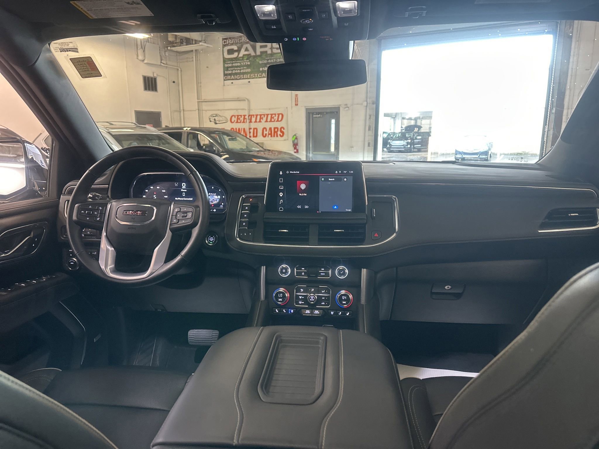 Used 2023 GMC Yukon XL SLT w/ SLT Premium Package AWD/4WD image 11