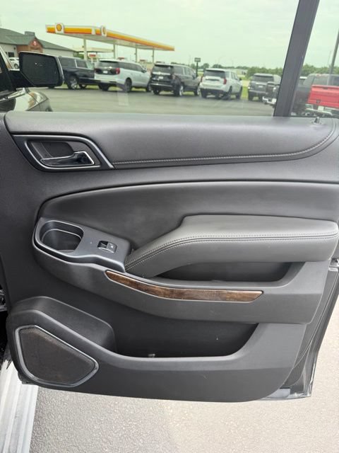 Used 2015 Chevrolet Suburban LT w/ Luxury Package AWD/4WD image 16