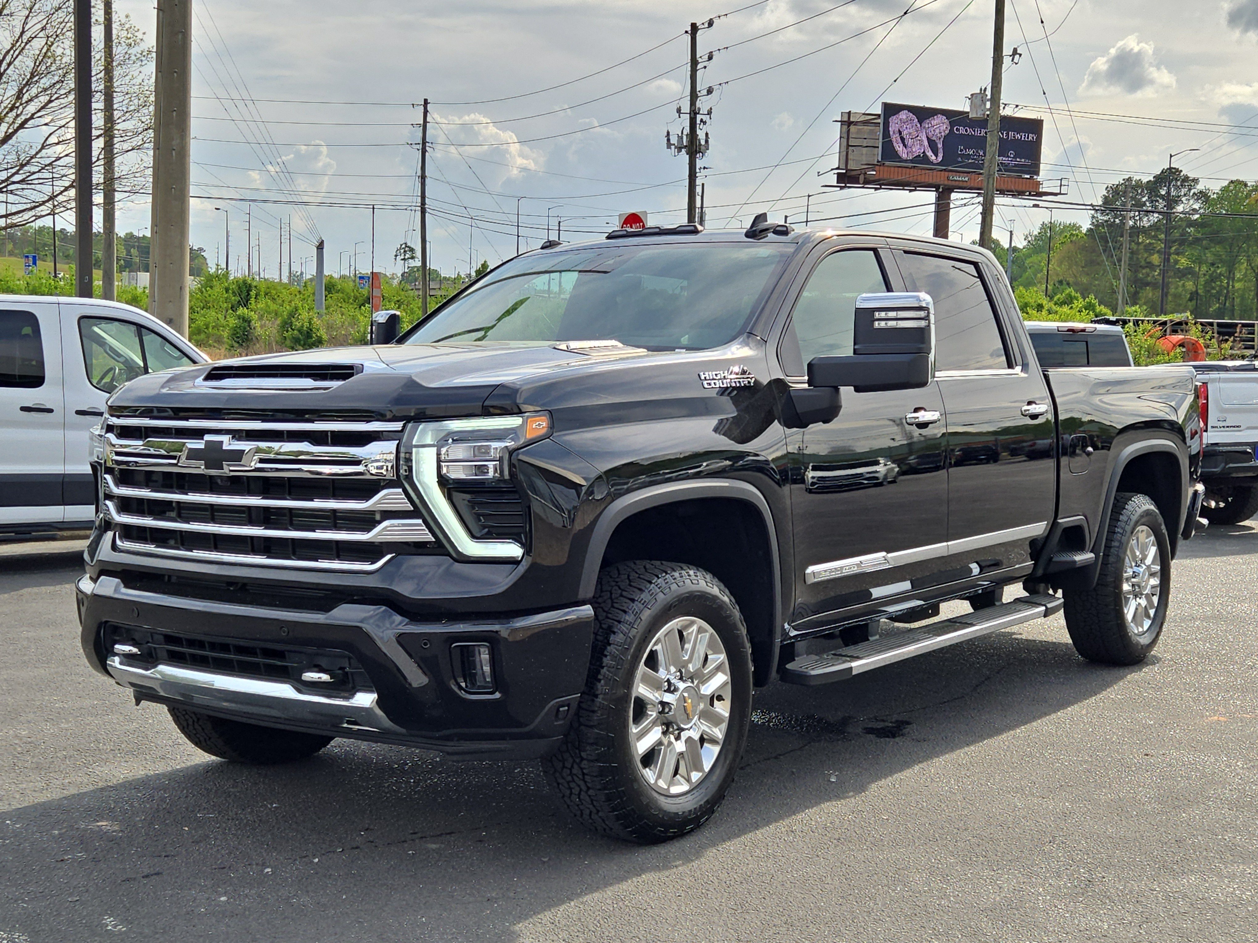Used 2025 Chevrolet Silverado 2500 High Country w/ Technology Package AWD/4WD image 2