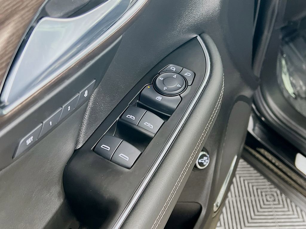 Used 2023 Buick Envision Avenir image 34