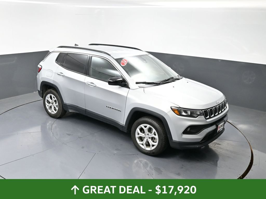 Used 2024 Jeep Compass Latitude image 44
