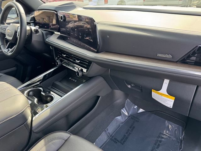 Used 2025 Chevrolet Suburban High Country image 5