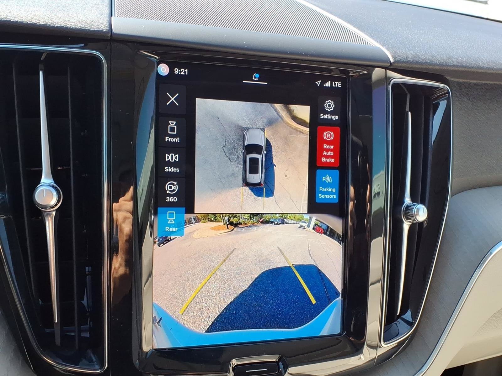 Certified 2024 Volvo XC60 B5 Plus AWD/4WD image 21