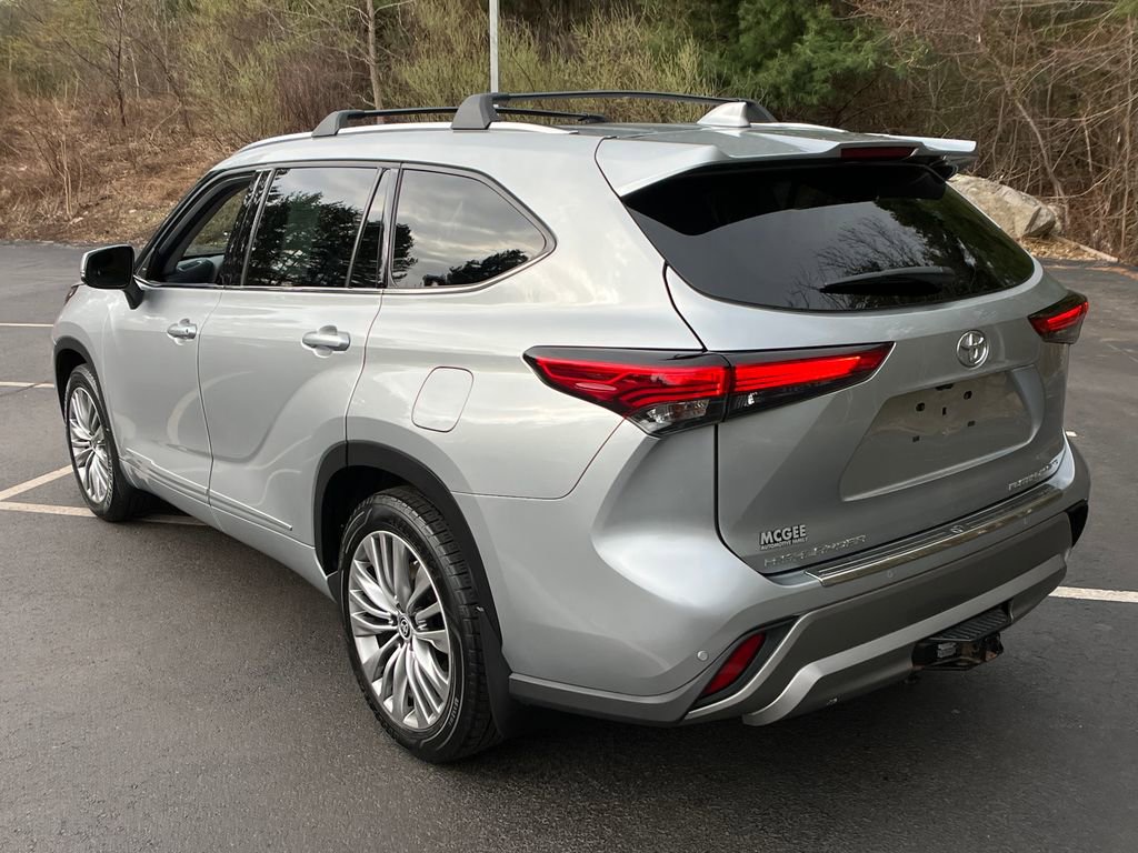 Used 2022 Toyota Highlander Platinum AWD/4WD image 3