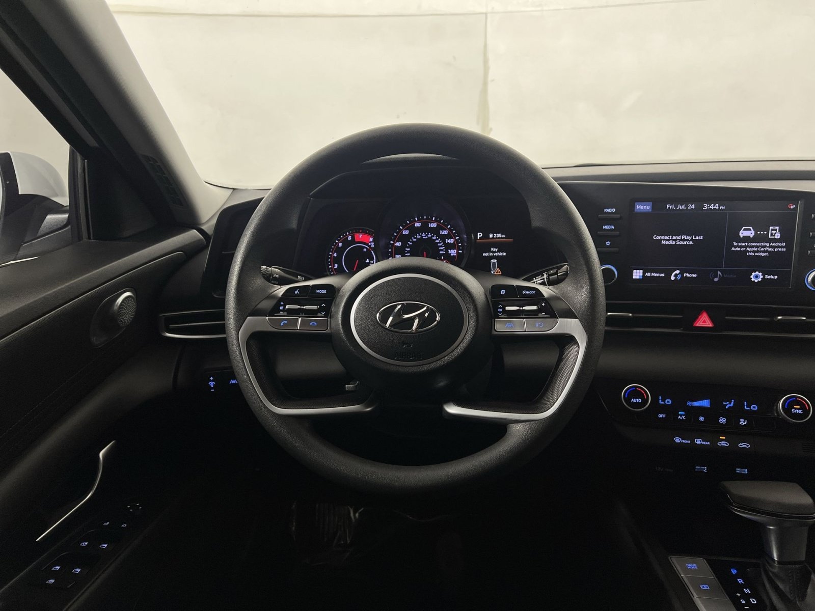 Used 2023 Hyundai Elantra SEL FWD image 16