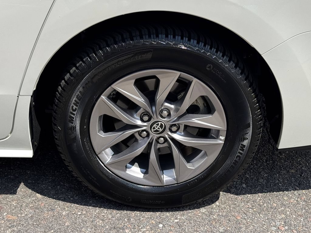 Used 2021 Toyota Sienna XLE w/ XLE Plus Package AWD/4WD image 16