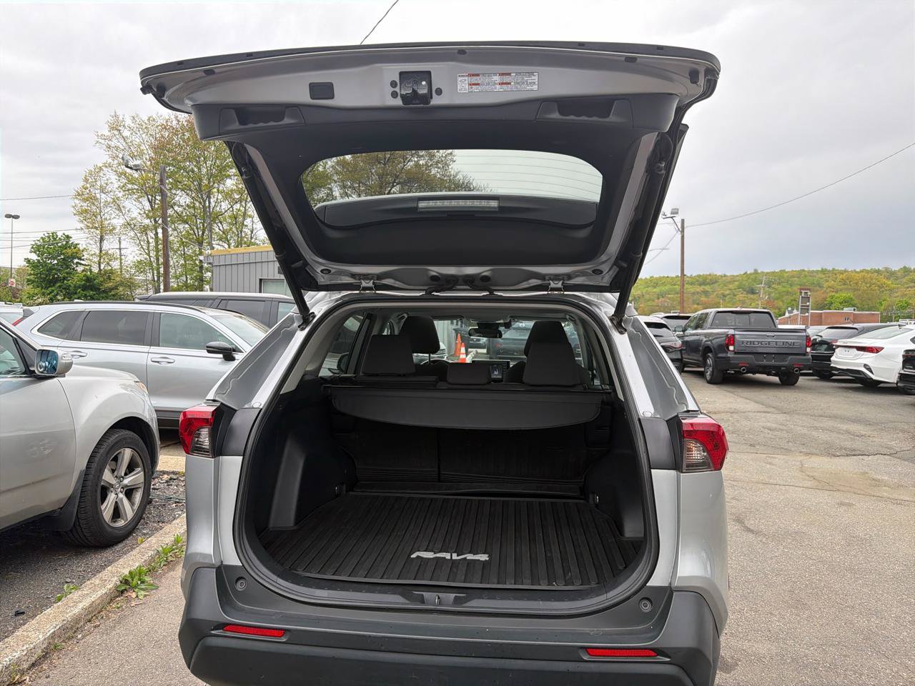 Used 2019 Toyota RAV4 XLE w/ Convenience Package AWD/4WD image 11