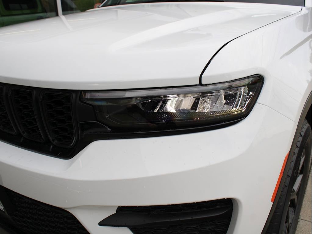 New 2025 Jeep Grand Cherokee Altitude image 35