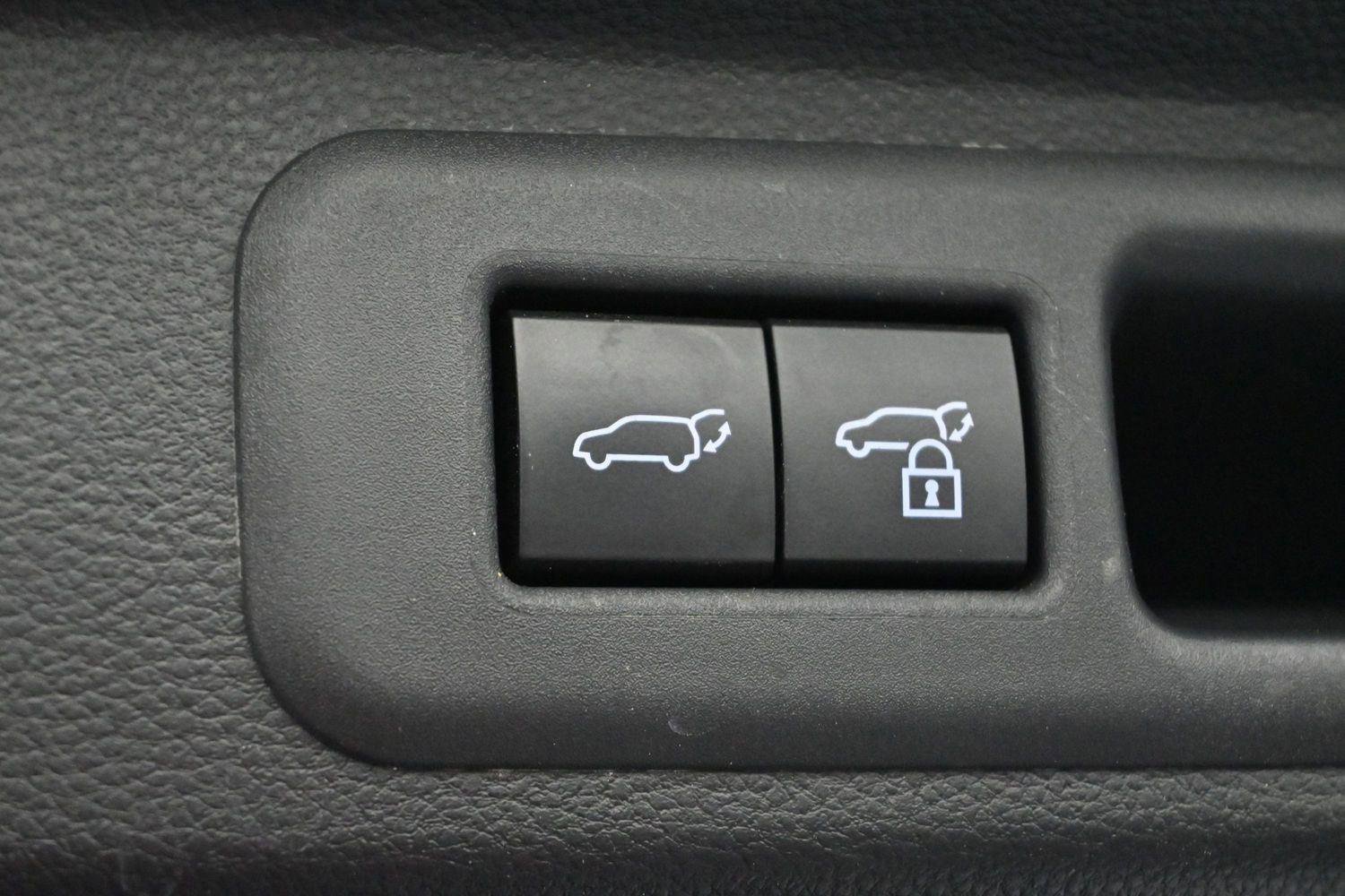 Used 2023 Toyota Sequoia Platinum AWD/4WD image 12