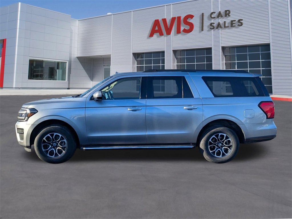 Used 2023 Ford Expedition Max XLT image 2