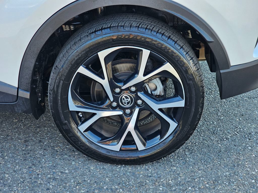 Used 2018 Toyota C-HR XLE FWD image 9