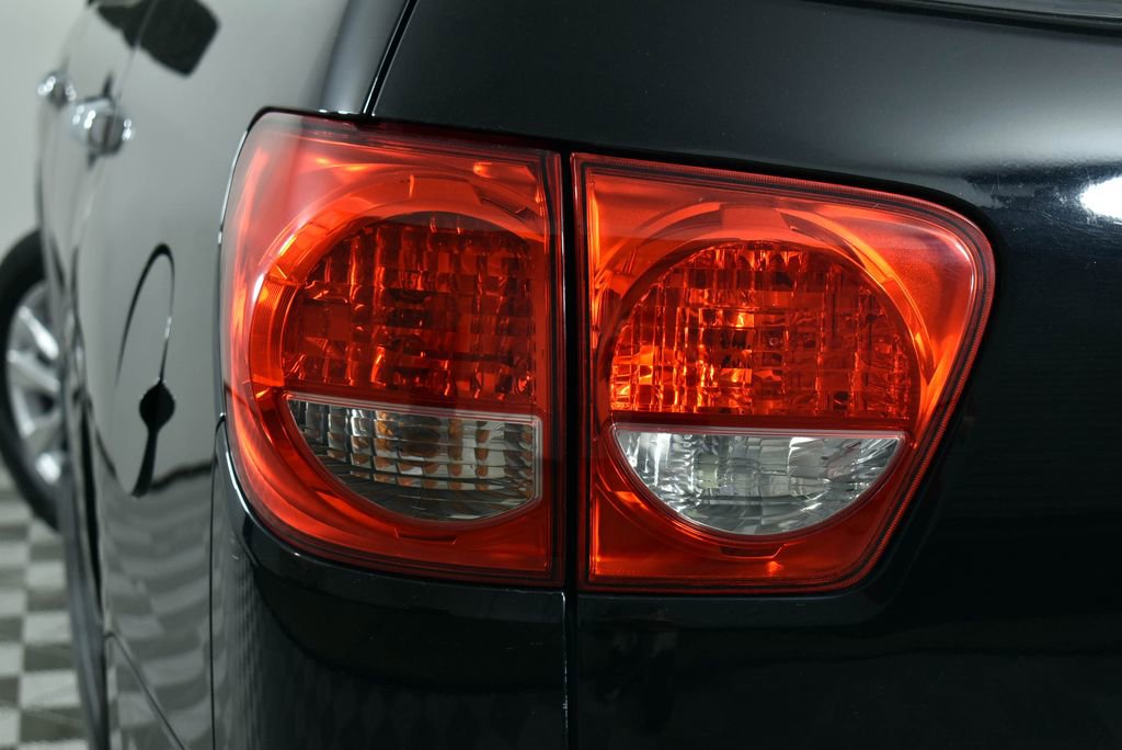 Used 2010 Toyota Sequoia Platinum image 31