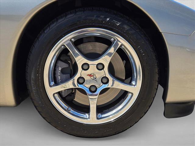 Used 2000 Chevrolet Corvette Coupe w/ Roof Pkg RWD image 16