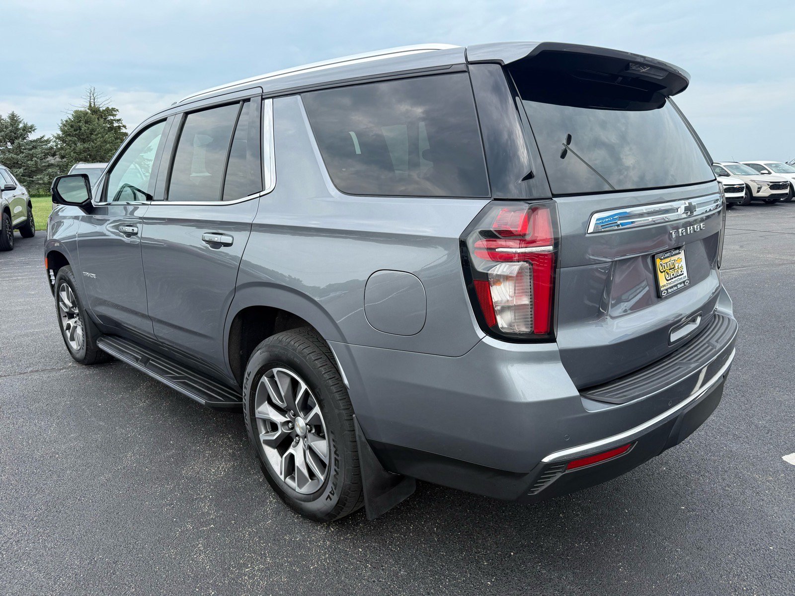 Used 2022 Chevrolet Tahoe LT w/ LT Signature Plus Package AWD/4WD image 3