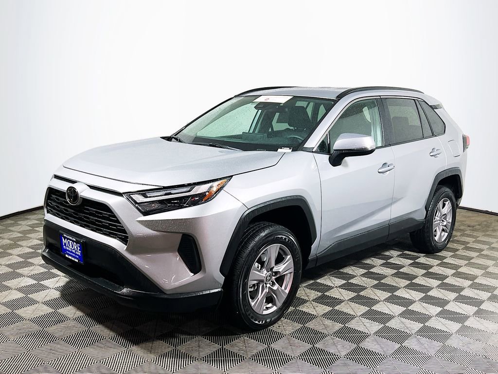 Certified 2025 Toyota RAV4 XLE AWD/4WD image 4