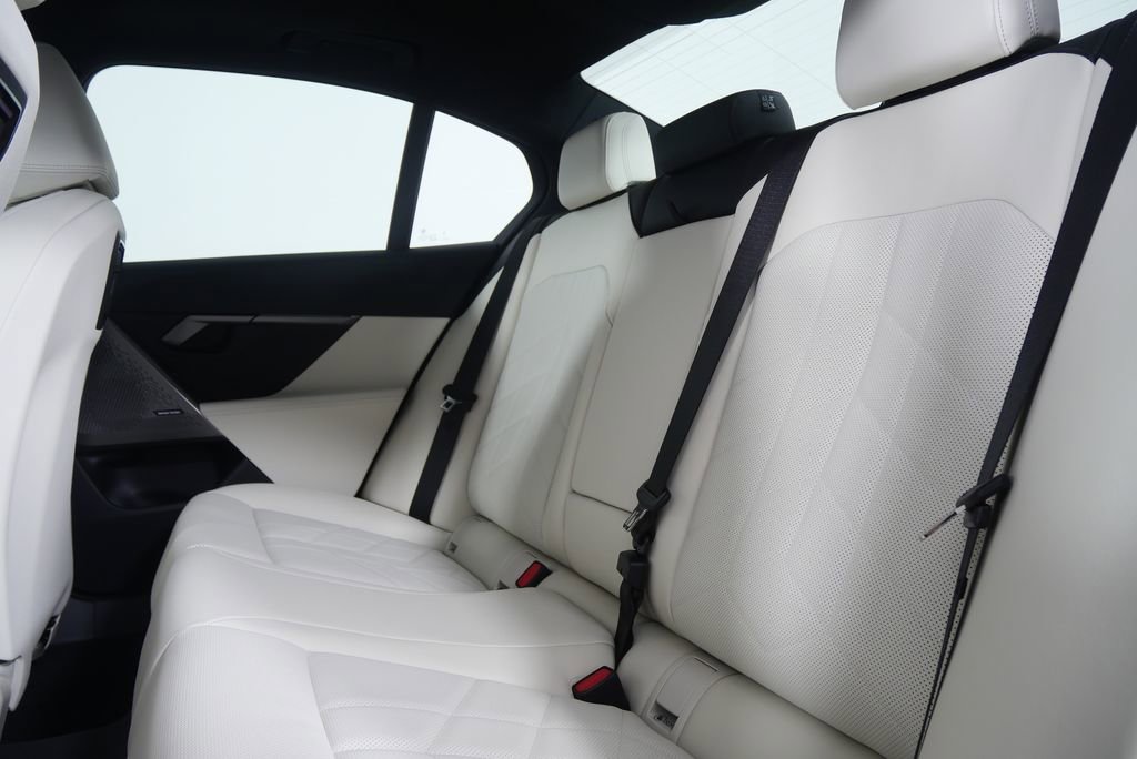 New 2026 BMW 530i xDrive w/ Premium Package image 16