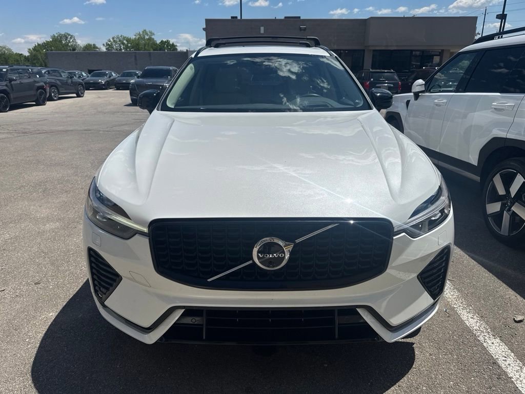 Used 2025 Volvo XC60 B5 Ultra w/ Protection Package Premier AWD/4WD image 4