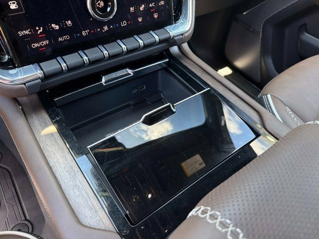Used 2025 GMC Yukon Denali Ultimate AWD/4WD image 25