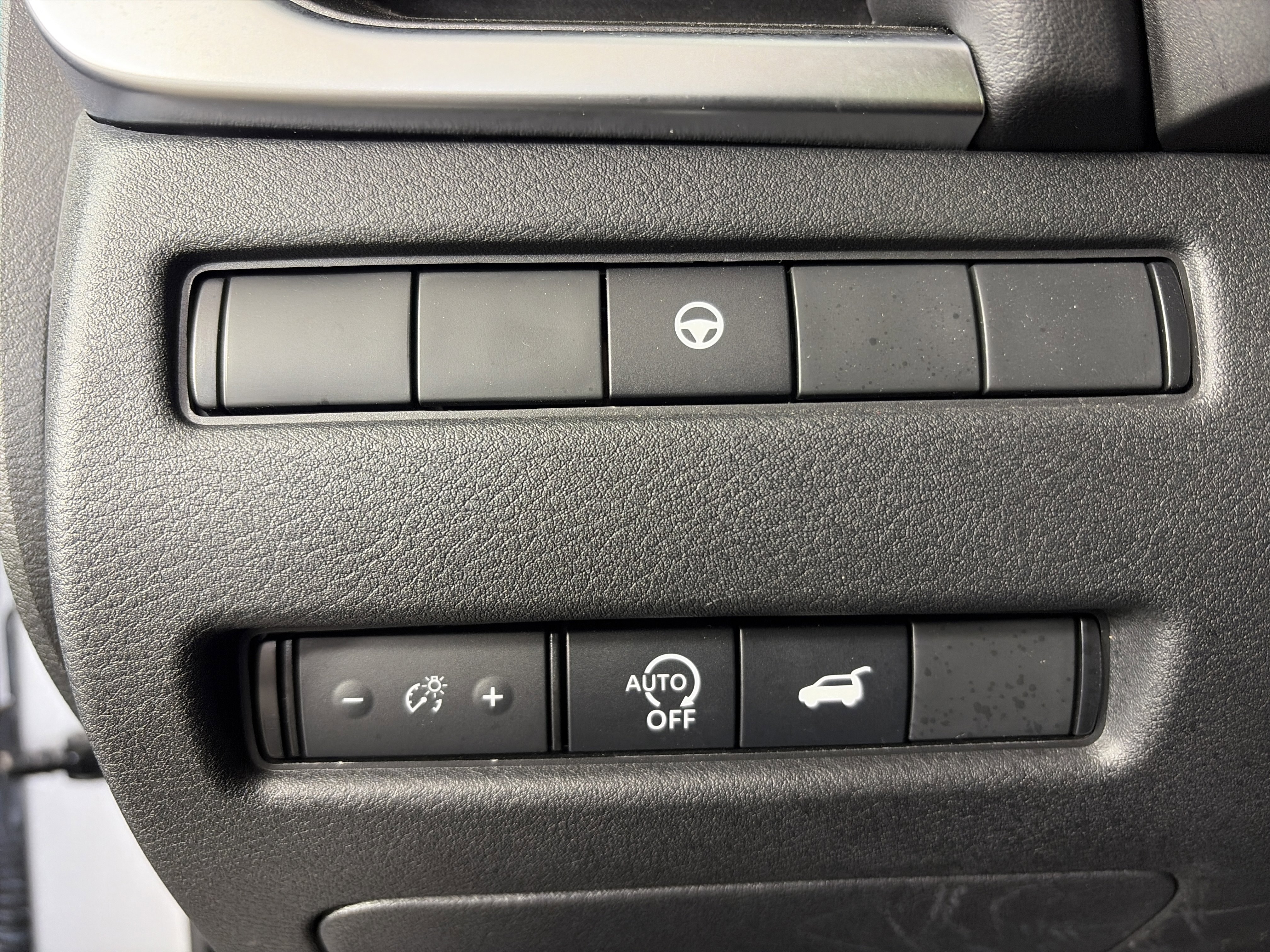 Used 2025 Nissan Rogue SV image 27