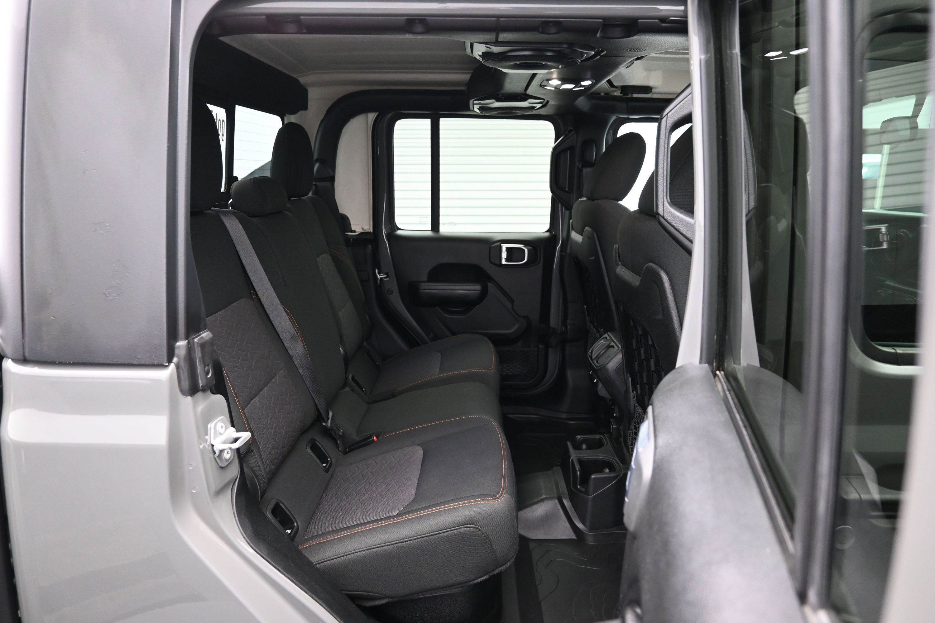 Used 2020 Jeep Gladiator Mojave w/ Trailer Tow Package AWD/4WD image 12