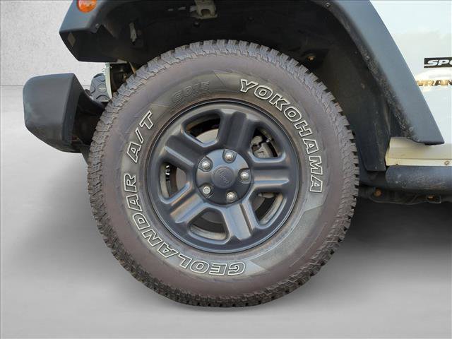 Used 2015 Jeep Wrangler Sport w/ Connectivity Group AWD/4WD image 13