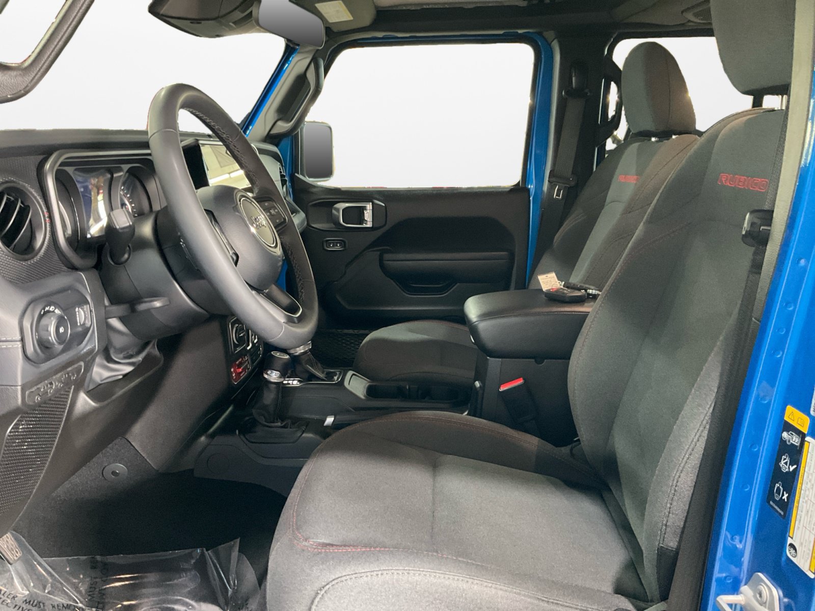 Used 2025 Jeep Wrangler Unlimited Rubicon w/ Convenience Group AWD/4WD image 10