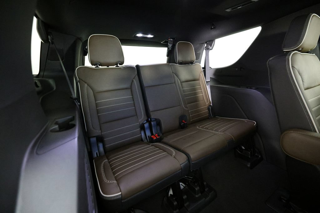 Used 2026 GMC Yukon Denali Ultimate AWD/4WD image 12