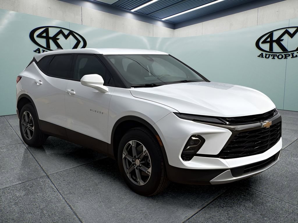 Used 2026 Chevrolet Blazer LT FWD image 1