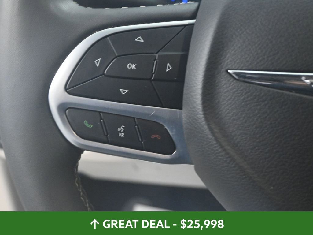 Used 2024 Chrysler Pacifica Touring-L image 39