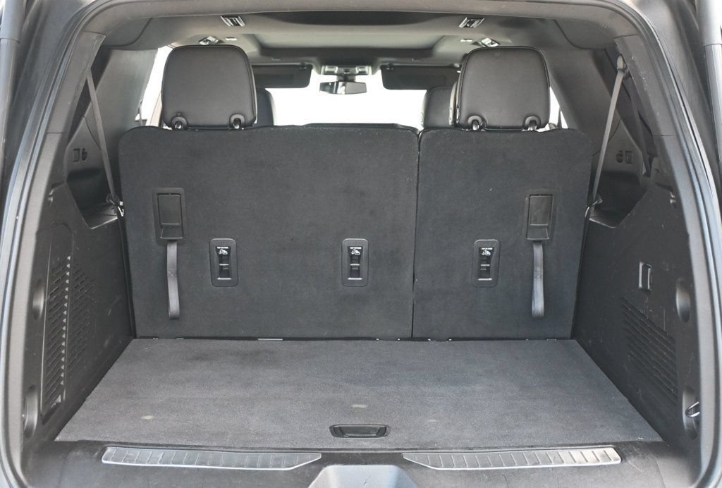 Used 2021 Chevrolet Suburban RST RWD image 18