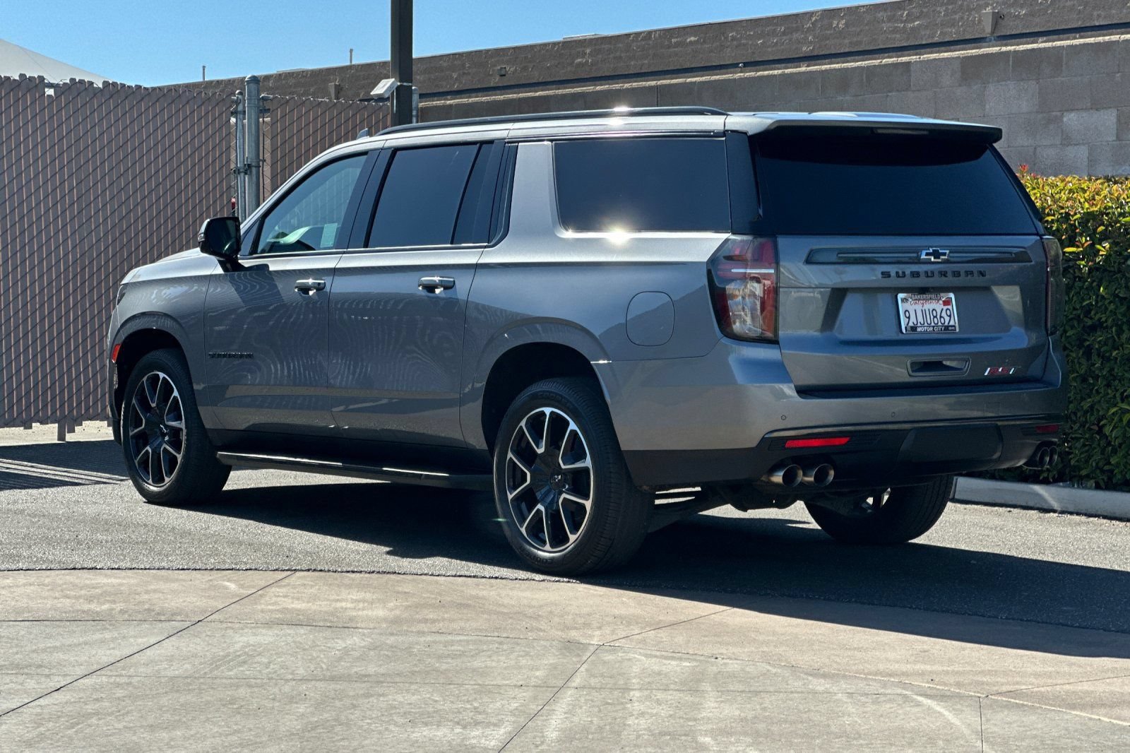 Certified 2022 Chevrolet Suburban RST w/ Sport Performance Package AWD/4WD image 6
