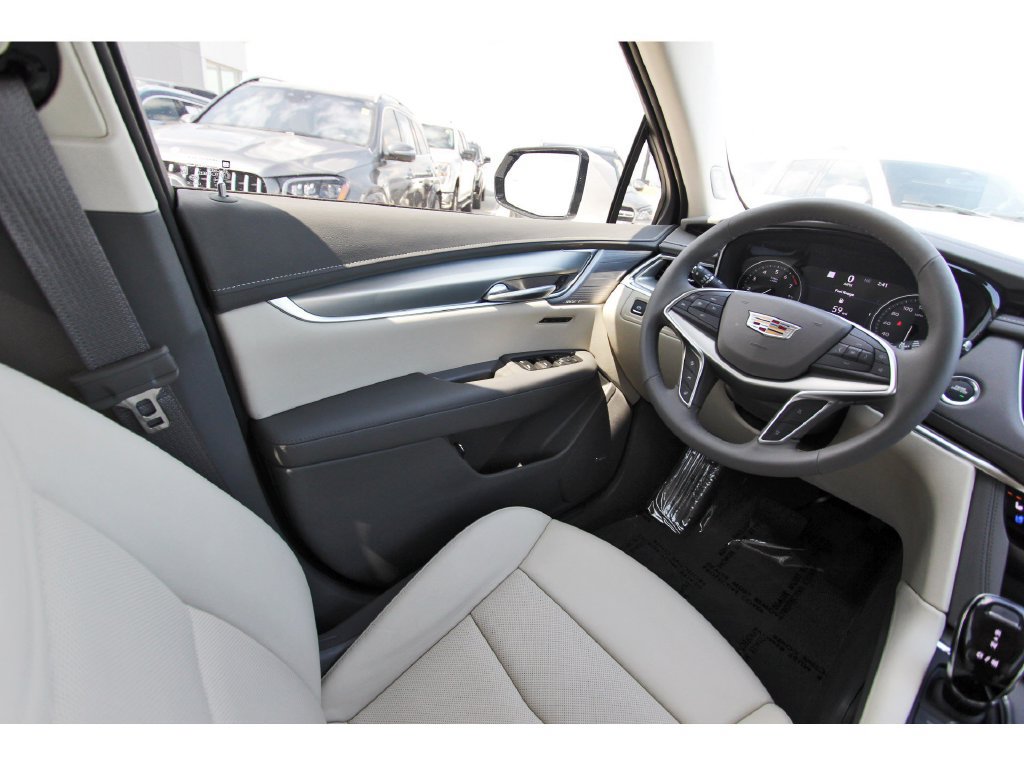 Certified 2026 Cadillac XT5 Premium Luxury w/ Driver Assist Package FWD image 8