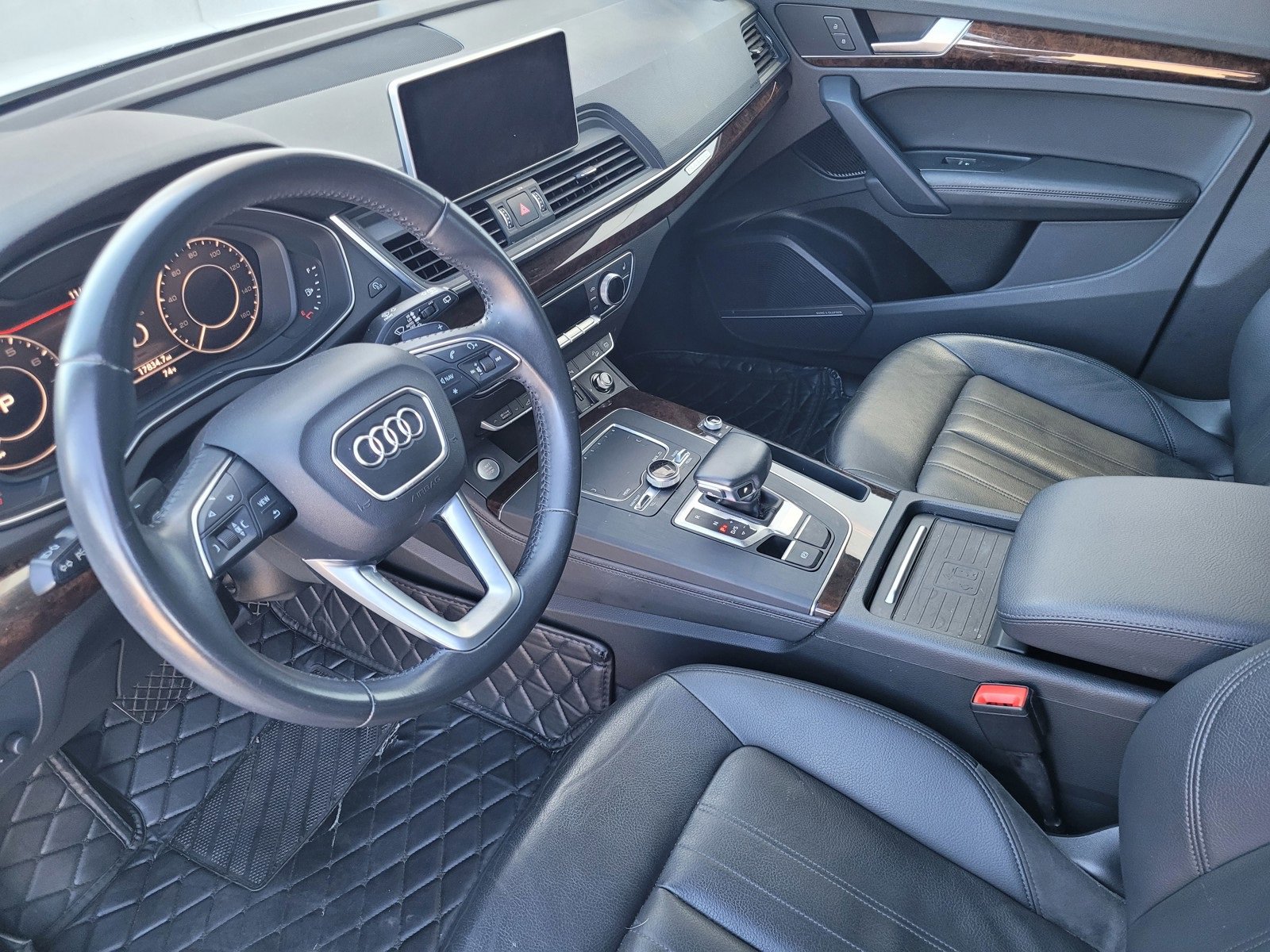 Used 2020 Audi Q5 e Premium Plus w/ Premium Plus Package image 16