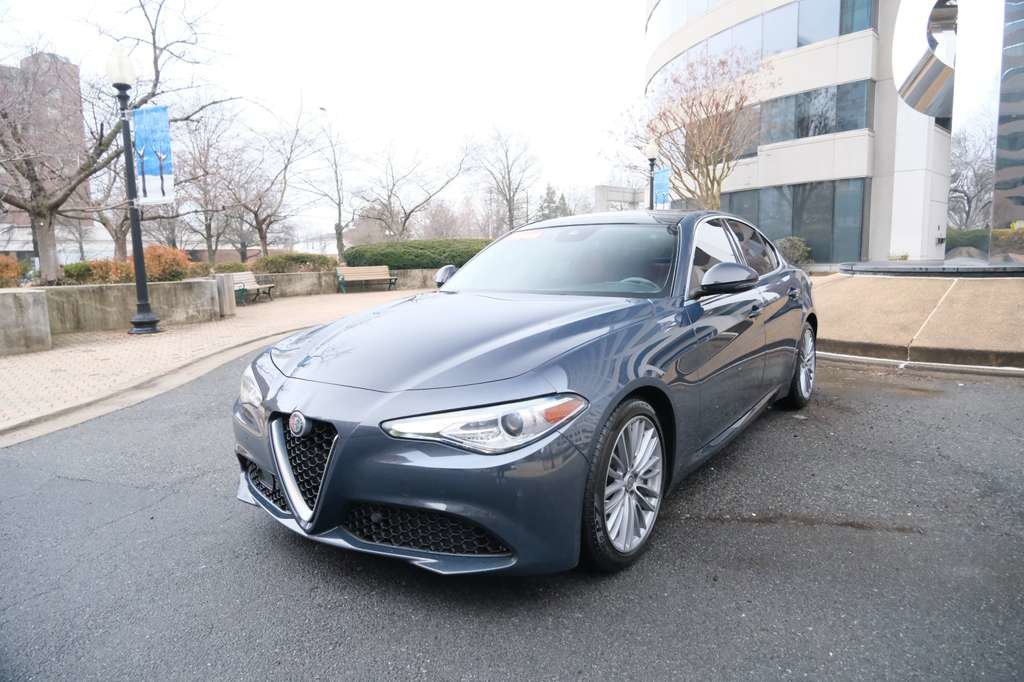 Used 2019 Alfa Romeo Giulia Ti w/ Quick Order Package 22Z Lusso image 4