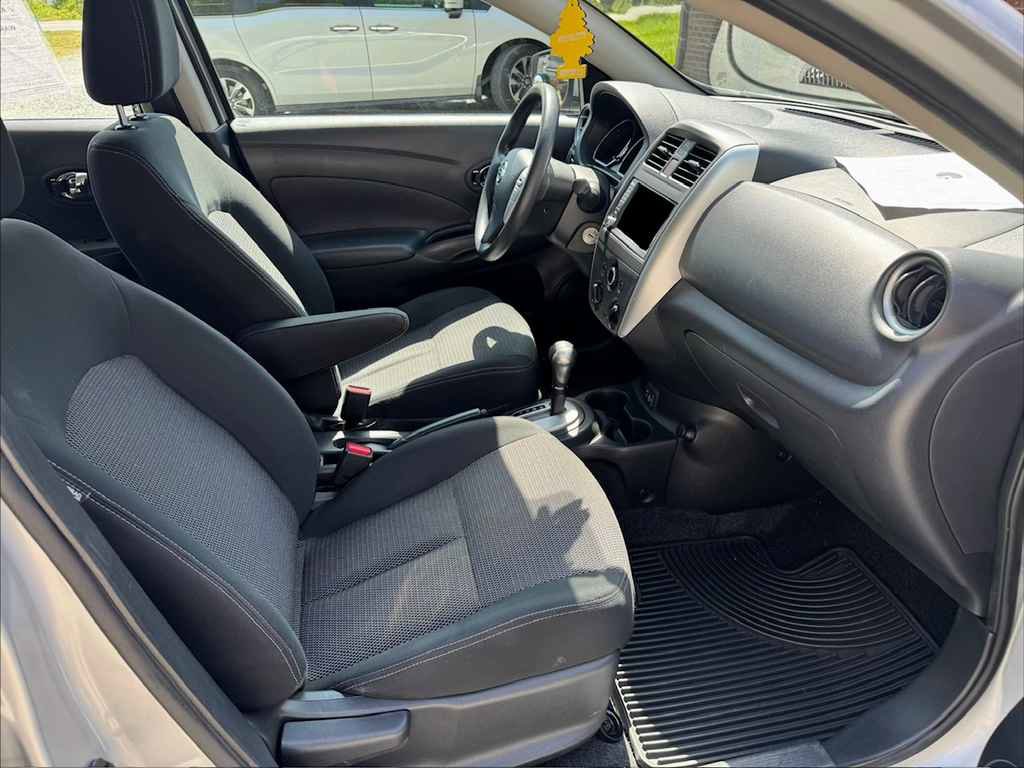 Used 2019 Nissan Versa SV image 9