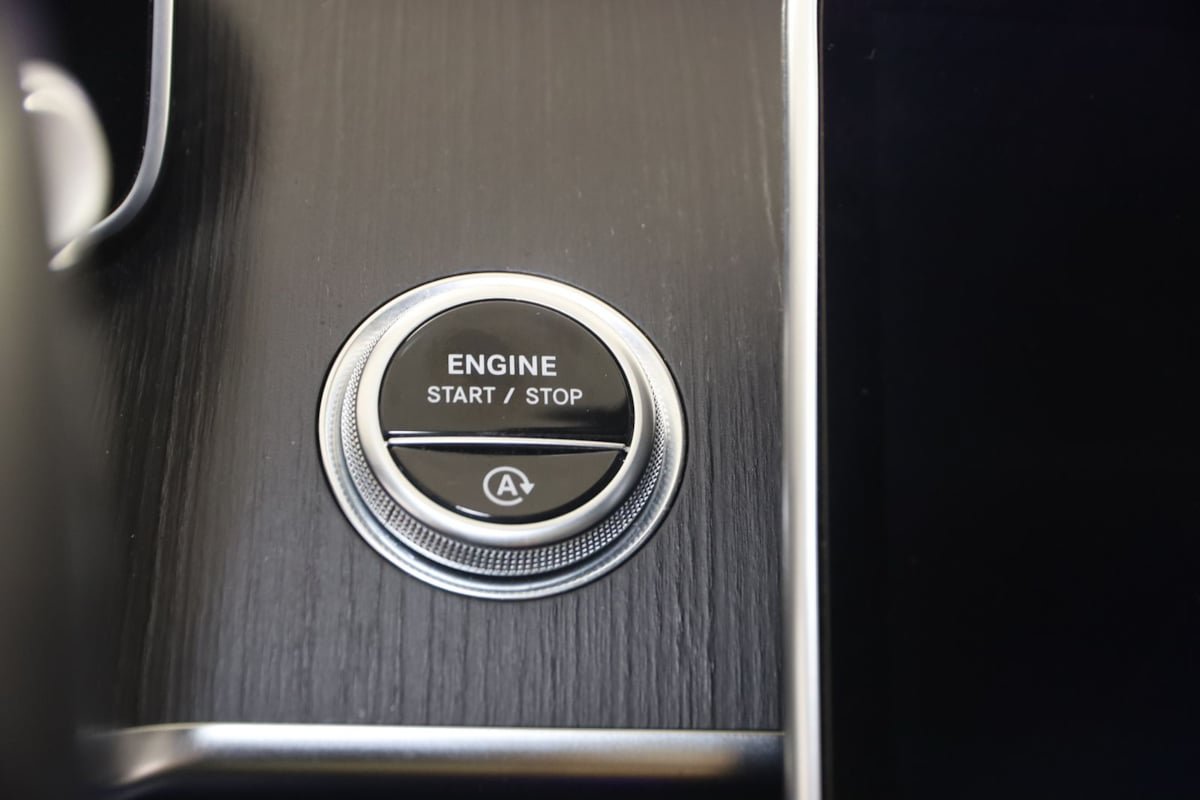 Used 2022 Mercedes-Benz S 500 4MATIC w/ AMG Line Package image 34