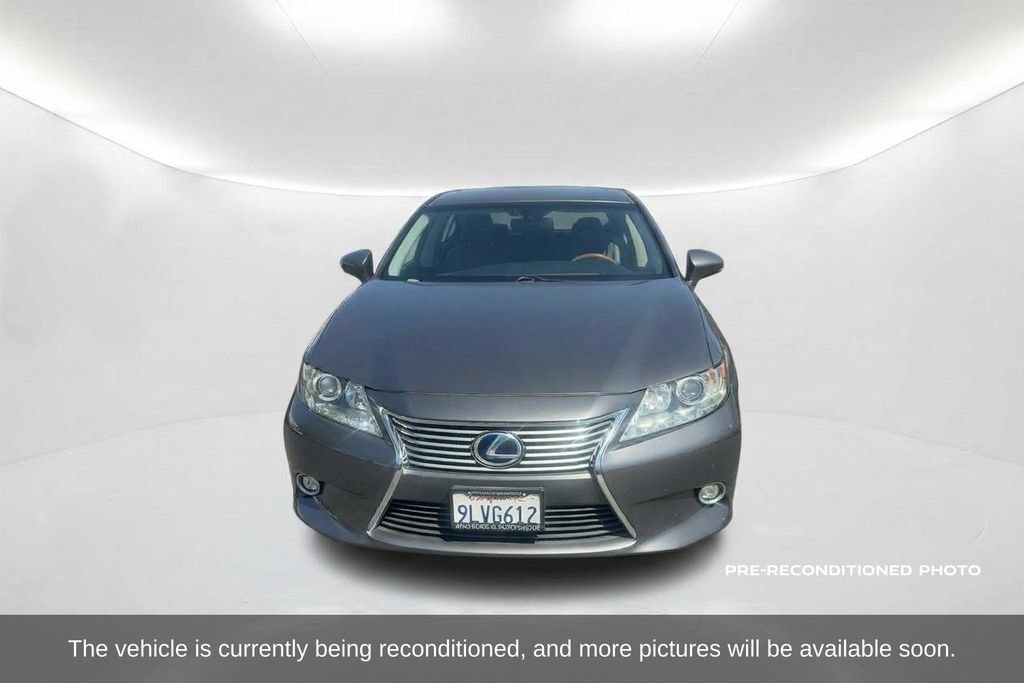 Used 2014 Lexus ES 300h w/ Luxury Package w/Bamboo Trim FWD image 2