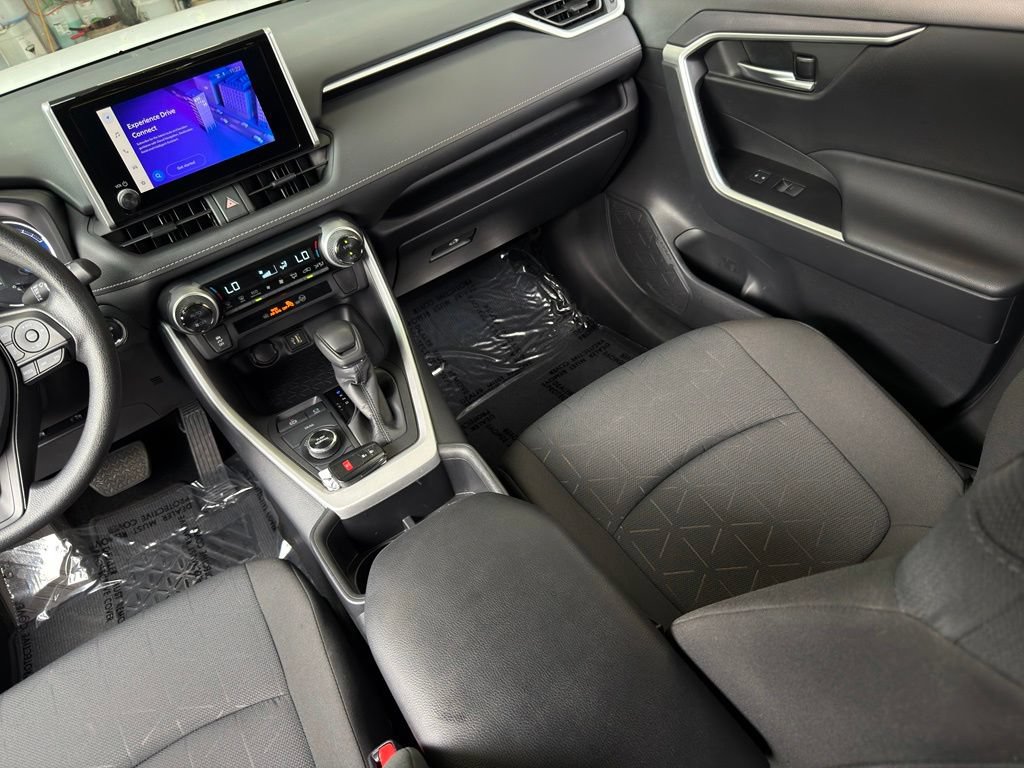 Used 2025 Toyota RAV4 XLE AWD/4WD image 12