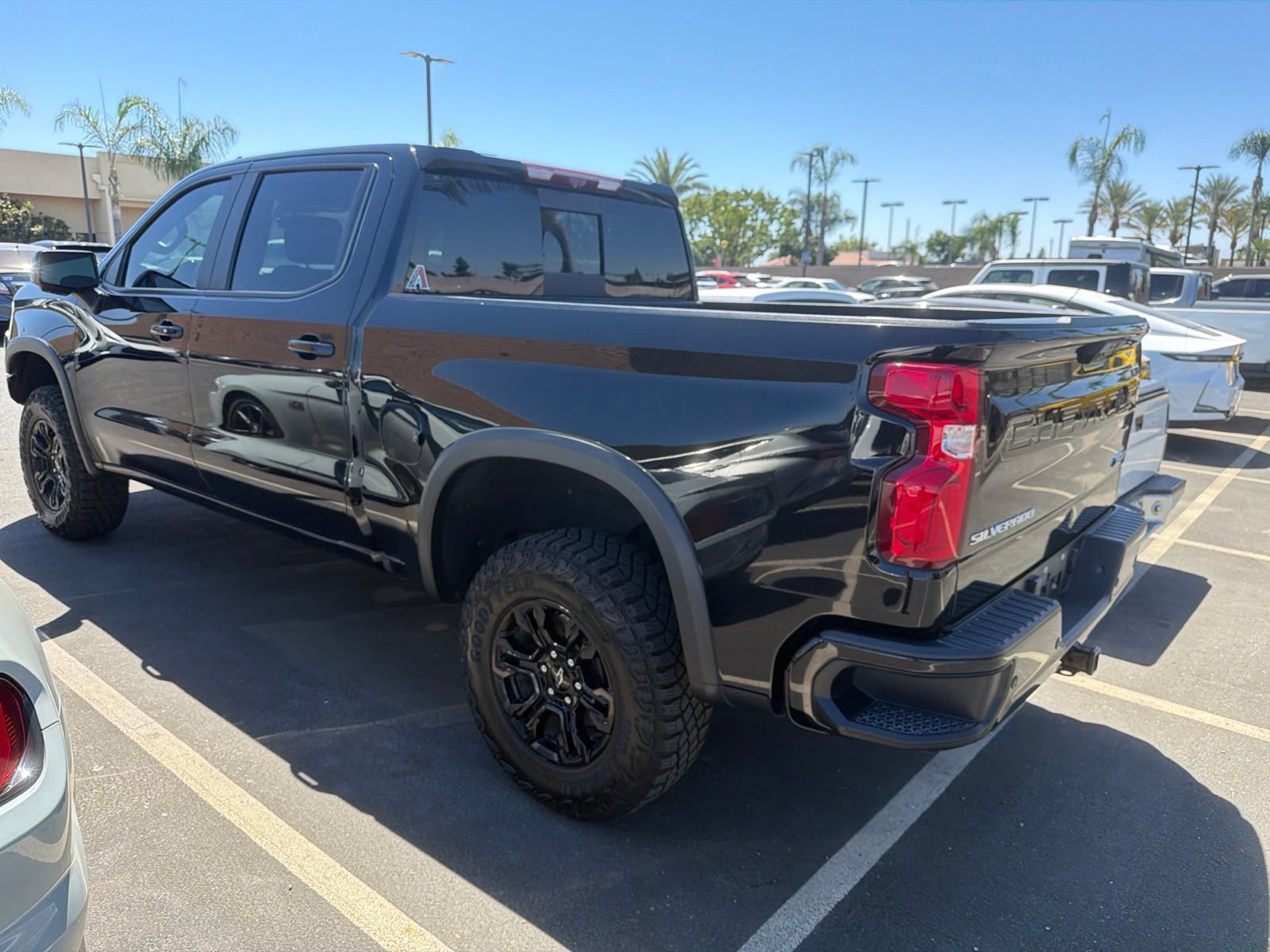 Used 2022 Chevrolet Silverado 1500 ZR2 w/ Technology Package AWD/4WD image 3